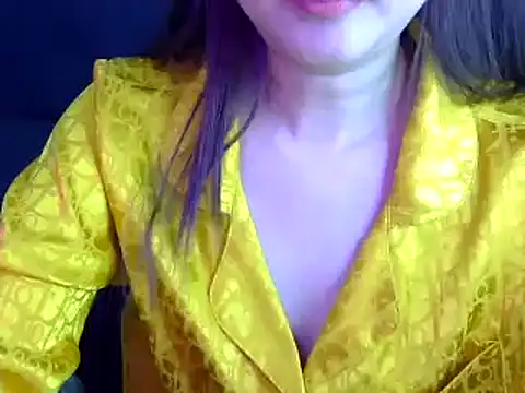 Snapshot of Bee_2k chatting on 11/15/25, 04:54 Bee 2k online show from 11/15/25, 04:54