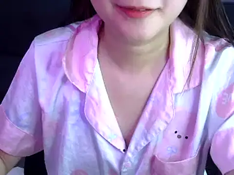 Snapshot of Bee_2k chatting on 11/21/25, 04:55 Bee 2k online show from 11/21/25, 04:55