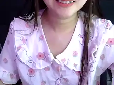 Snapshot of Bee_2k chatting on 11/26/25, 04:57 Bee 2k online show from 11/26/25, 04:57