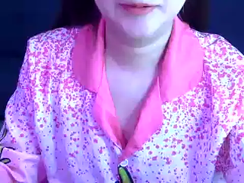 Snapshot of Bee_2k chatting on 11/28/25, 04:48 Bee 2k online show from 11/28/25, 04:48