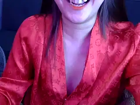 Snapshot of Bee_2k chatting on 12/19/25, 04:52 Bee 2k online show from 12/19/25, 04:52