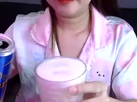 Snapshot of Bee_2k chatting on 12/20/25, 05:03 Bee 2k online show from 12/20/25, 05:03