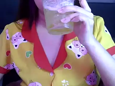 Snapshot of Bee_2k chatting on 01/16/26, 05:11 Bee 2k online show from 01/16/26, 05:11