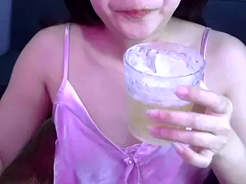 Snapshot of Bee_2k chatting on 02/14/26, 05:15 Bee 2k online show from 02/14/26, 05:15