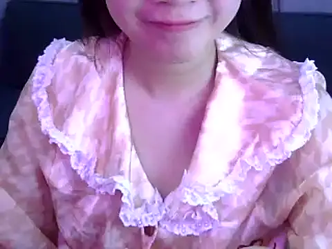 Snapshot of Bee_2k chatting on 06/18/26, 04:24 Bee 2k online show from 06/18/26, 04:24