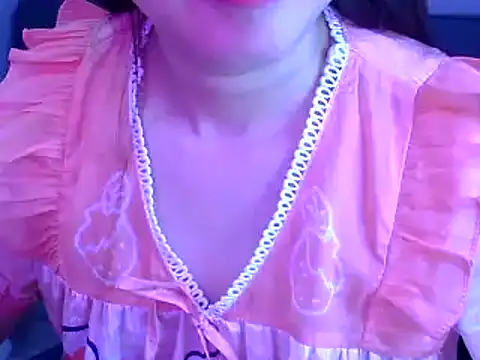 Snapshot of Bee_2k chatting on 06/25/26, 04:23 Bee 2k online show from 06/25/26, 04:23