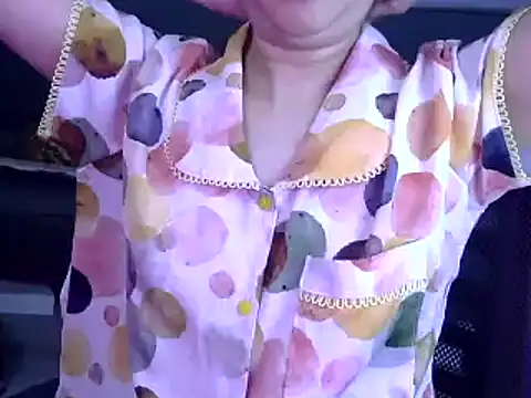 Snapshot of Bee_2k chatting on 07/13/26, 04:26 Bee 2k online show from 07/13/26, 04:26