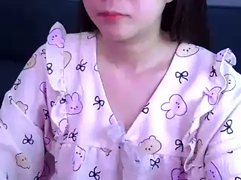 Snapshot of Bee_2k chatting on 07/17/26, 04:19 Bee 2k online show from 07/17/26, 04:19