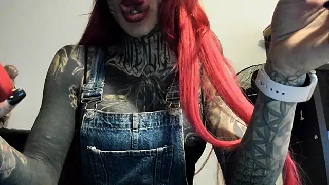 Snapshot of tamarapervert chatting on 02/15/25, 08:43 tamarapervert online show from 02/15/25, 08:43