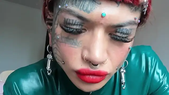 Snapshot of tamarapervert chatting on 10/12/25, 02:05 tamarapervert online show from 10/12/25, 02:05