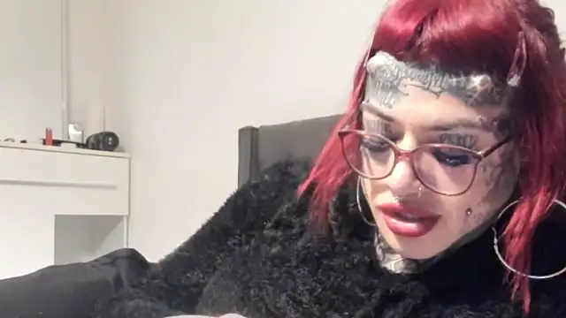 Snapshot of tamarapervert chatting on 02/25/26, 10:52 tamarapervert online show from 02/25/26, 10:52