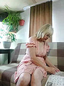 Snapshot of IrmaRose chatting on 10/29/25, 04:59 IrmaRose online show from 10/29/25, 04:59