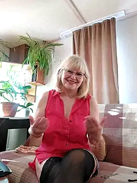 Snapshot of IrmaRose chatting on 12/17/25, 06:19 IrmaRose online show from 12/17/25, 06:19