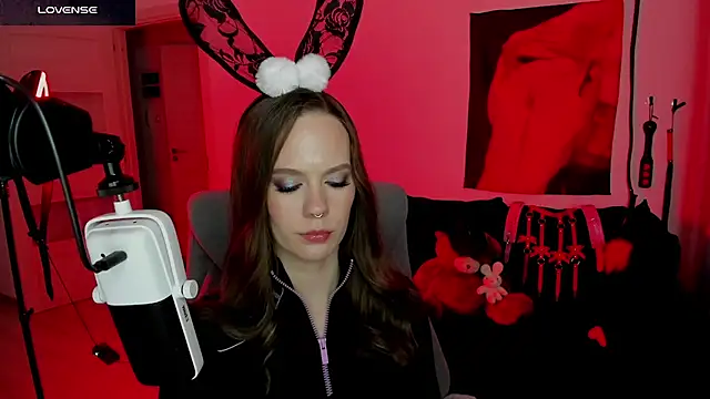 DivineBite online show from 04/10/26, 06:56