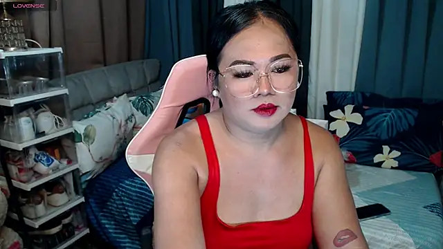 Snapshot of MagnificatMistress chatting on 12/15/24, 02:30 MagnificatMistress online show from 12/15/24, 02:30