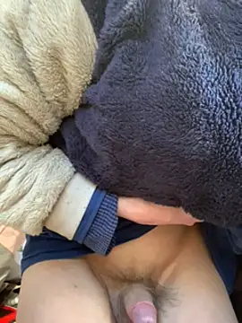 Snapshot of Senzuri_kun chatting on 03/19/25, 10:53 Senzuri kun online show from 03/19/25, 10:53