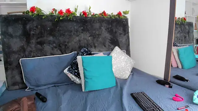 Karlagonzales  online show from 02/20/26, 06:41