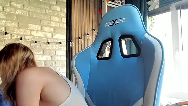 karo123421 online show from 12/18/25, 09:48