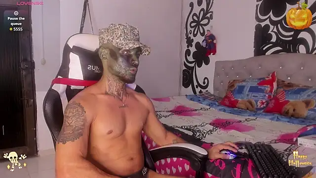 Snapshot of yomo95 chatting on 10/31/25, 10:44 yomo95 online show from 10/31/25, 10:44