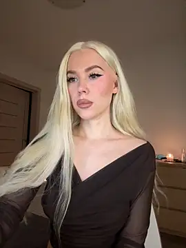 Snapshot of xDinnax chatting on 11/04/25, 01:32 xDinnax online show from 11/04/25, 01:32