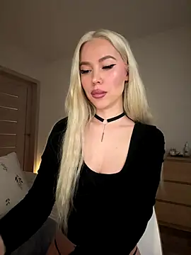 Snapshot of xDinnax chatting on 11/07/25, 08:31 xDinnax online show from 11/07/25, 08:31