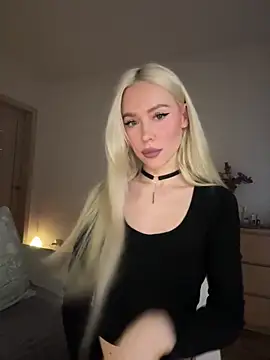 Snapshot of xDinnax chatting on 11/21/25, 03:49 xDinnax online show from 11/21/25, 03:49