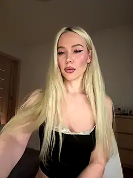 Snapshot of xDinnax chatting on 12/14/25, 04:45 xDinnax online show from 12/14/25, 04:45