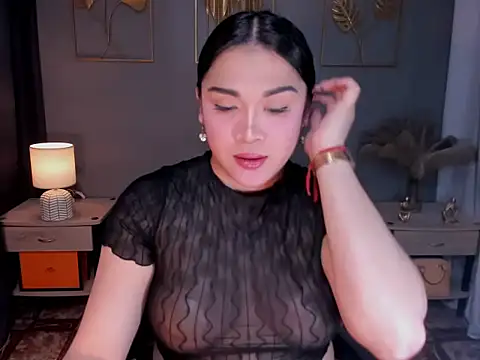 Snapshot of MaxeneCullens chatting on 11/05/25, 05:29 MaxeneCullens online show from 11/05/25, 05:29