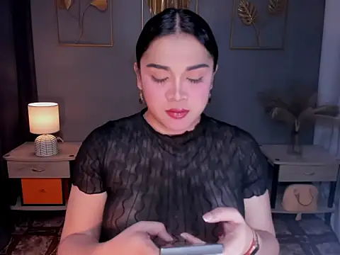 Snapshot of MaxeneCullens chatting on 11/12/25, 03:29 MaxeneCullens online show from 11/12/25, 03:29