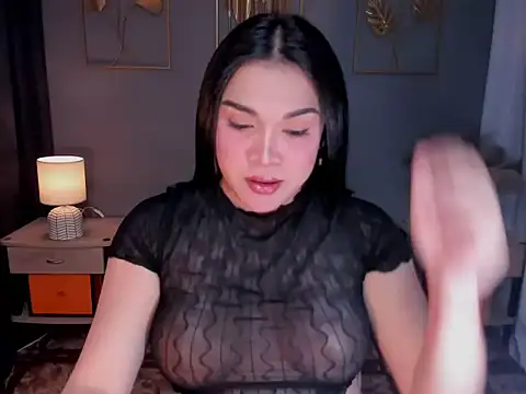 Snapshot of MaxeneCullens chatting on 11/19/25, 03:28 MaxeneCullens online show from 11/19/25, 03:28