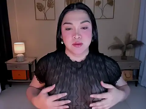 Snapshot of MaxeneCullens chatting on 12/15/25, 06:28 MaxeneCullens online show from 12/15/25, 06:28