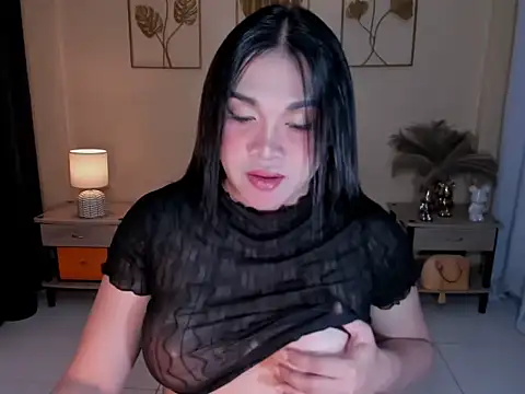 Snapshot of MaxeneCullens chatting on 05/28/26, 05:05 MaxeneCullens online show from 05/28/26, 05:05