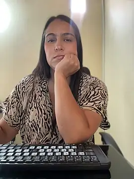 Snapshot of kendall_52 chatting on 04/10/26, 04:12 kendall 52 online show from 04/10/26, 04:12