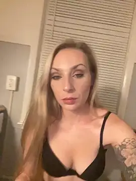 Snapshot of superrnovaaa777 chatting on 11/23/25, 04:34 superrnovaaa777 online show from 11/23/25, 04:34