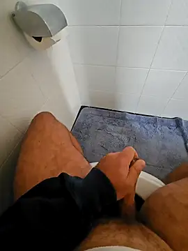 Snapshot of Dolceporco19 chatting on 10/13/25, 08:47 Dolceporco19 online show from 10/13/25, 08:47