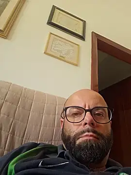 Snapshot of Dolceporco19 chatting on 10/19/25, 01:12 Dolceporco19 online show from 10/19/25, 01:12