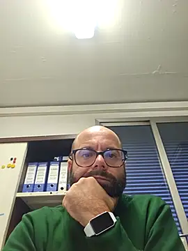 Snapshot of Dolceporco19 chatting on 11/18/25, 04:11 Dolceporco19 online show from 11/18/25, 04:11