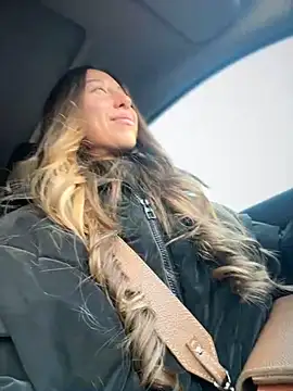 Snapshot of EvaCatt chatting on 12/15/24, 06:18 EvaCatt online show from 12/15/24, 06:18