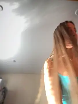 Snapshot of EvaCatt chatting on 12/19/24, 04:23 EvaCatt online show from 12/19/24, 04:23