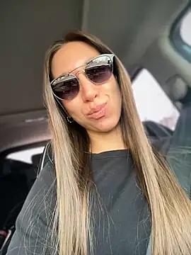 Snapshot of EvaCatt chatting on 03/19/25, 03:41 EvaCatt online show from 03/19/25, 03:41