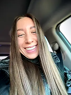 Snapshot of EvaCatt chatting on 11/11/25, 03:39 EvaCatt online show from 11/11/25, 03:39