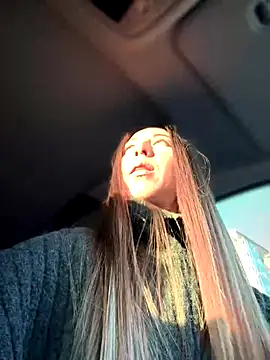 Snapshot of EvaCatt chatting on 11/17/25, 02:28 EvaCatt online show from 11/17/25, 02:28