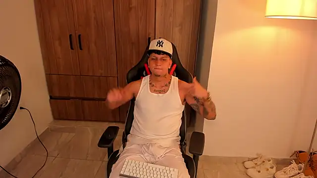 Snapshot of Jake_simons chatting on 01/13/26, 07:13 Jake simons online show from 01/13/26, 07:13