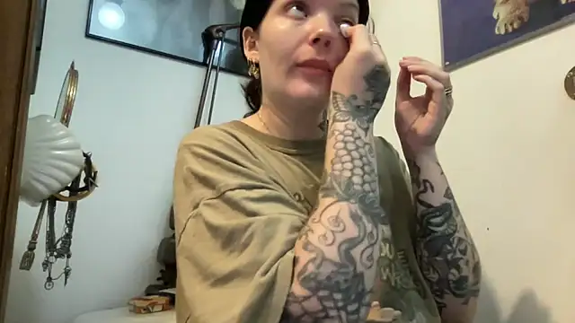 Snapshot of SweetMaisie chatting on 09/25/25, 06:44 SweetMaisie online show from 09/25/25, 06:44