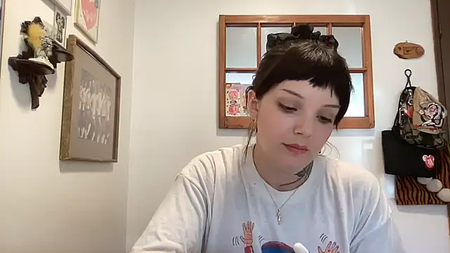 Snapshot of SweetMaisie chatting on 10/15/25, 09:26 SweetMaisie online show from 10/15/25, 09:26