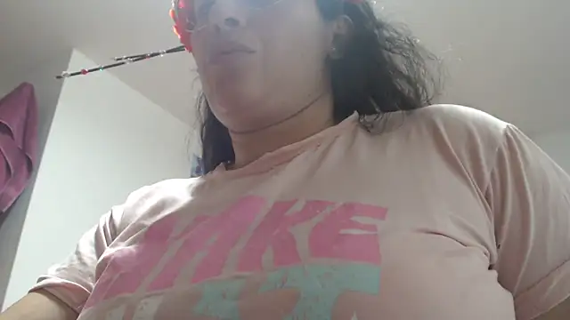 andreaisis2 online show from 10/31/25, 09:05