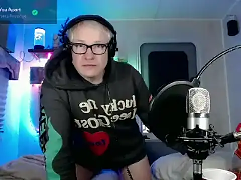 Snapshot of Snarfle82 chatting on 02/16/25, 04:31 Snarfle82 online show from 02/16/25, 04:31