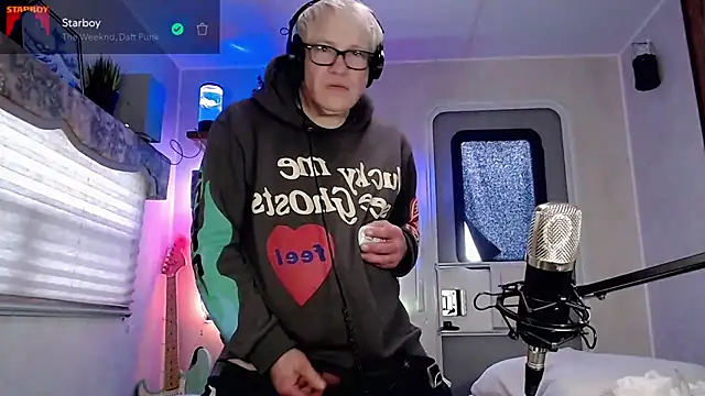 Snapshot of Snarfle82 chatting on 02/25/25, 07:14 Snarfle82 online show from 02/25/25, 07:14