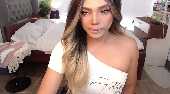 Snapshot of liaa_lurrecams chatting on 03/19/25, 06:01 liaa lurrecams online show from 03/19/25, 06:01