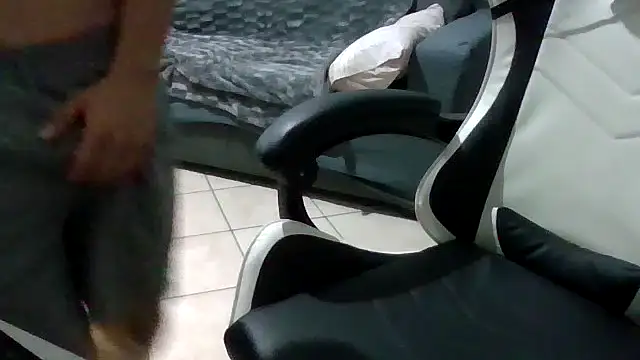 Snapshot of simoninside25 chatting on 09/10/25, 07:03 simoninside25 online show from 09/10/25, 07:03